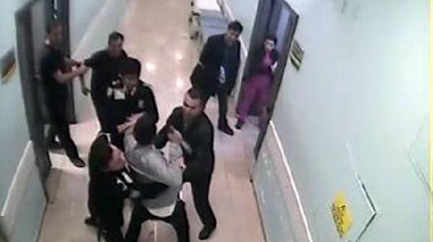 Hasta Yakını, Hastane Görevlilerine Bıçakla Saldırdı