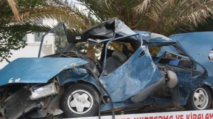 Otomobil Virajda Kamyona &Ccedil;arptı: 2 &Ouml;l&uuml; 4 Yaralı