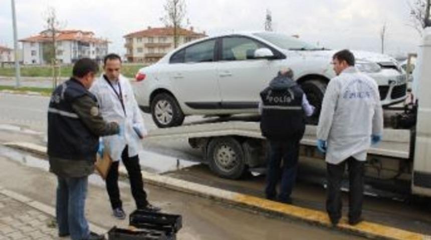 Patlayıcı Y&uuml;kl&uuml; Otomobil Kurşunlandıktan Sonra Arızalandı