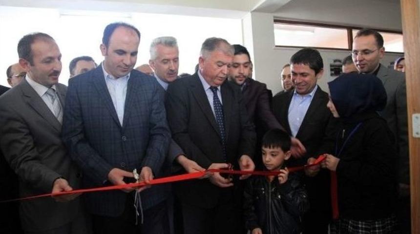 Sel&ccedil;uklu&rsquo;da Eğitime Destek S&uuml;r&uuml;yor