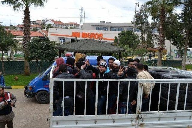 ‘araç Bozuldu’ Diyerek Yetmiş Kaçağı Bırakıp Kaçtılar