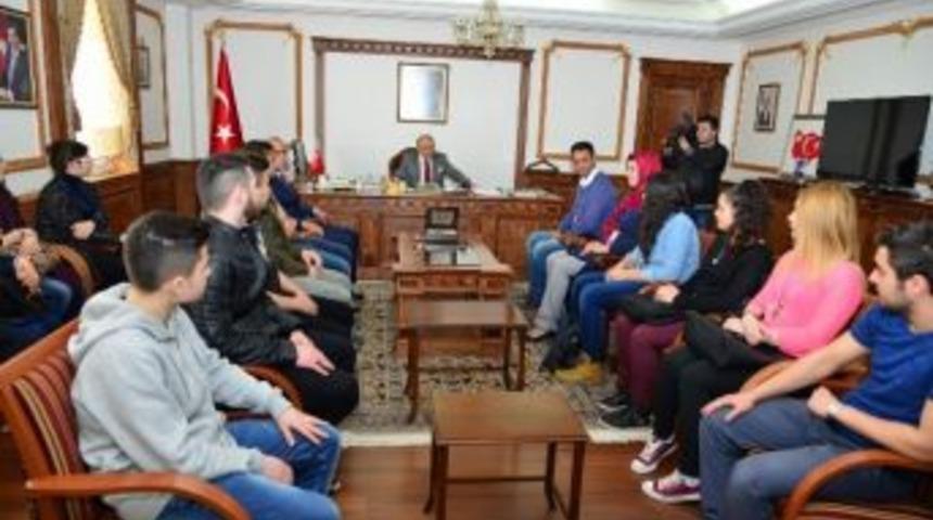 G&ouml;n&uuml;l K&ouml;pr&uuml;s&uuml; Projesi Kapsamında Yurt Dışında Yaşayan T&uuml;rk &Ccedil;ocuklar Vali Şent&uuml;rk&rsquo;&uuml; Ziyaret Etti