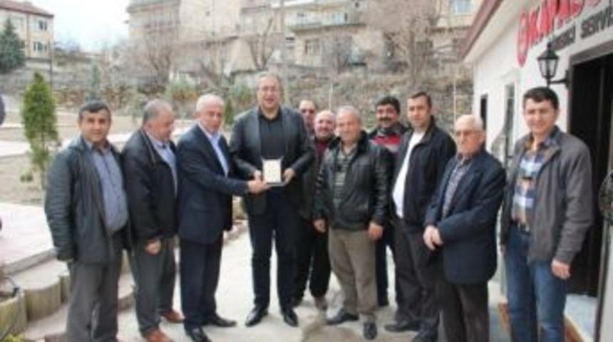 D&uuml;zg&uuml;n&rsquo;den Belediye Başkanı &Uuml;nver&rsquo;e Teşekk&uuml;r Plaketi