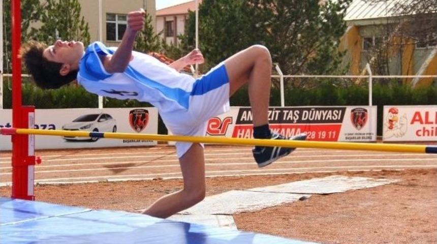 Yıldızlar Puanlı Atletizm Yarışmaları Başladı