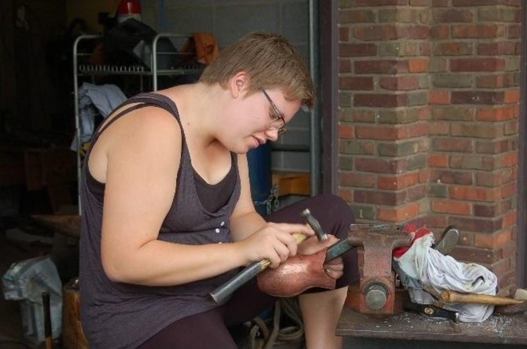 Abd&rsquo;liler Osmanlı Sanatı Bakırcılığı &Ouml;ğreniyor