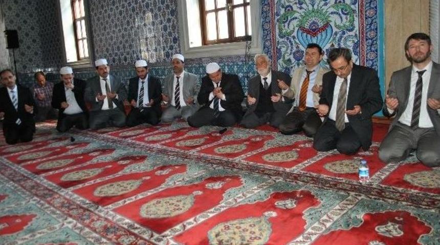 K&uuml;lliye Cami&rsquo;nde &Ccedil;anakkale&rsquo;de Bin Şehit Bin Hatim Duası Ve Kur&rsquo;an Ziyafeti