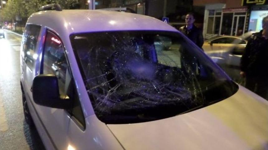 Aniden Yola &Ccedil;ıkan Yayaya Otomobil &Ccedil;arptı