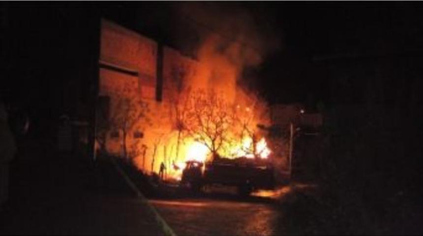 Marangoz At&ouml;lyesi K&uuml;l Oldu