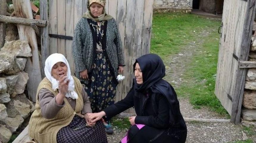 Ak Partili Gen&ccedil;ler Sandıklı İl&ccedil;esinde Selden Mağdur Olan Aileleri Ziyaret Etti