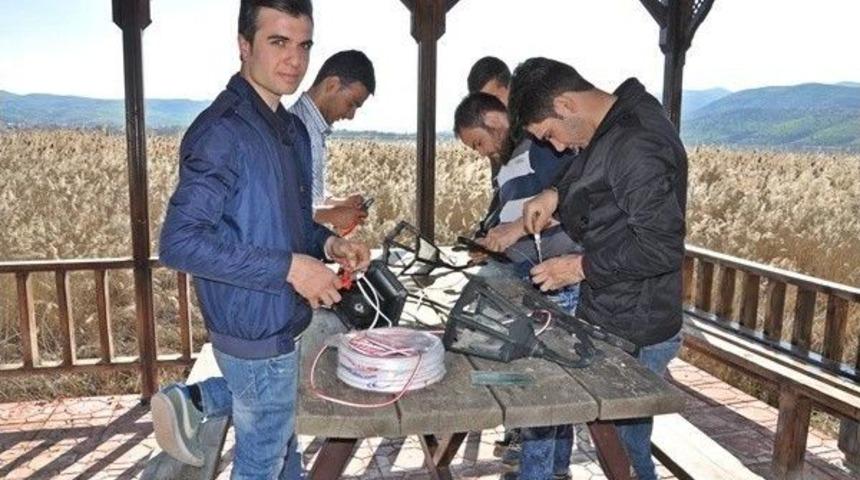 Parklardaki Dekoratif Aydınlatmalar Tamir Edildi