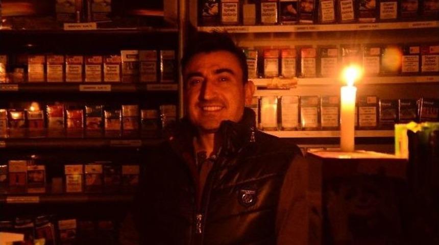 G&uuml;n Boyu Aralıklarla Kesilen Elektrik Mum Satışlarını Arttırdı
