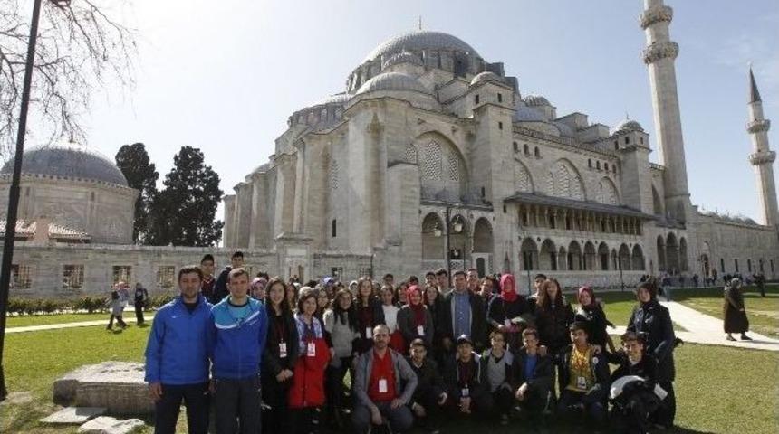41 Gen&ccedil; Tarihi İstanbul Turunda