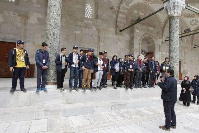 41 Gen&ccedil; Tarihi İstanbul Turunda 2