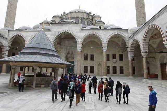 41 Gen&ccedil; Tarihi İstanbul Turunda 3