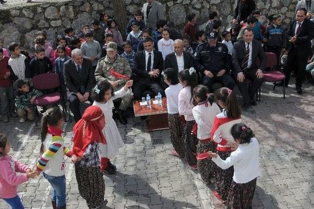 Çelikhan’da Üç Okula Beyaz Bayrak Verildi