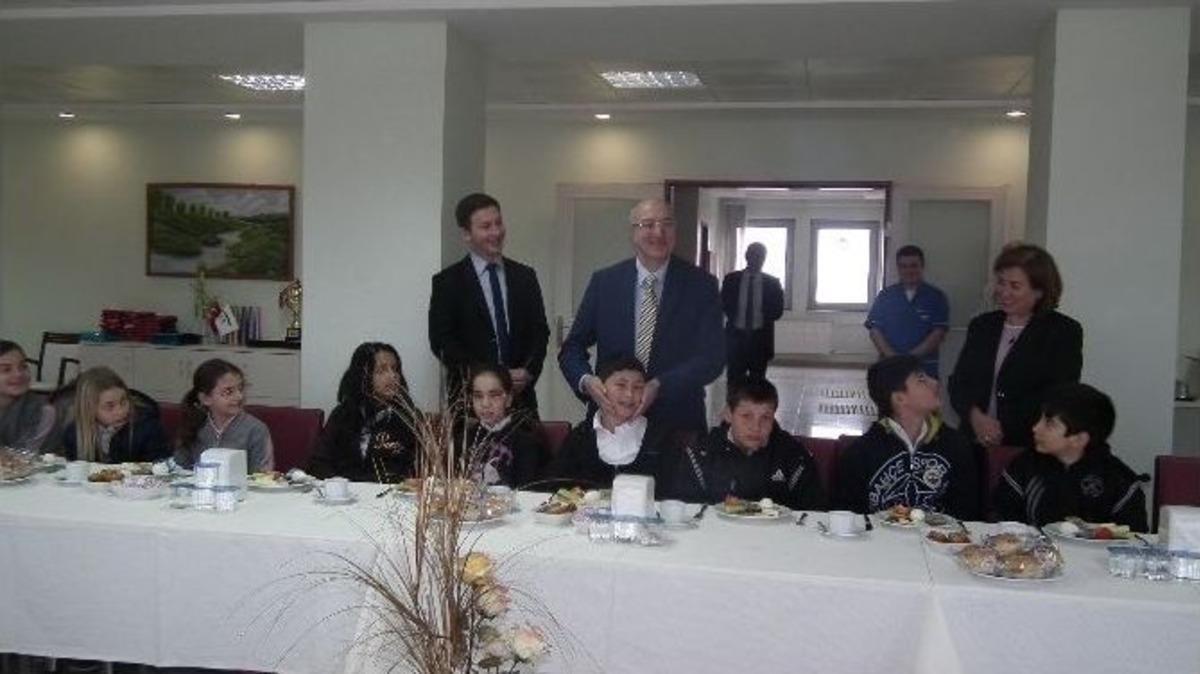 Ortaokul &Ouml;ğrencilerine Obezite Eğitimi