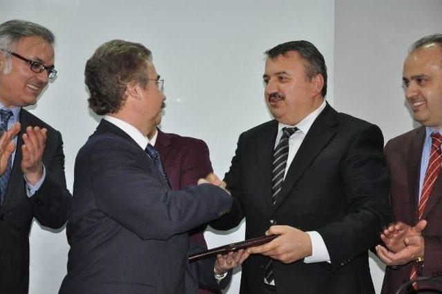 İneg&ouml;l İşletme Fak&uuml;ltesi&rsquo;ne Kalite Belgesi 3