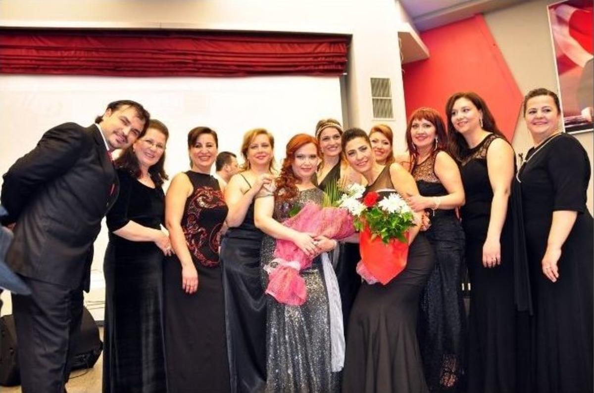 Manisa B&uuml;y&uuml;kşehir Belediyesinden M&uuml;zeyyen Senar&rsquo;a Vefa