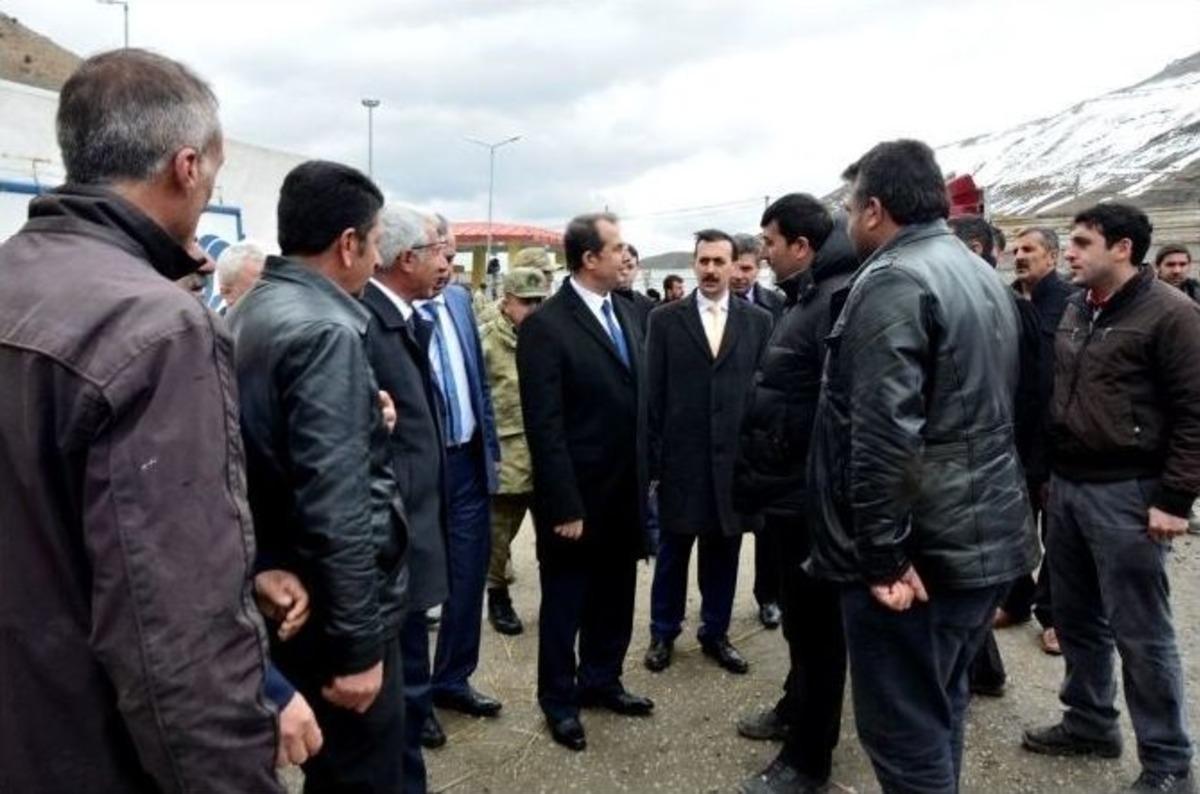 Vali Taşyapan Saray Ve &Ouml;zalp&rsquo;ta İncelemelerde Bulundu