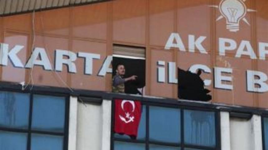 Armed Man Detained After Breaking Into Akp Building In Istanbul