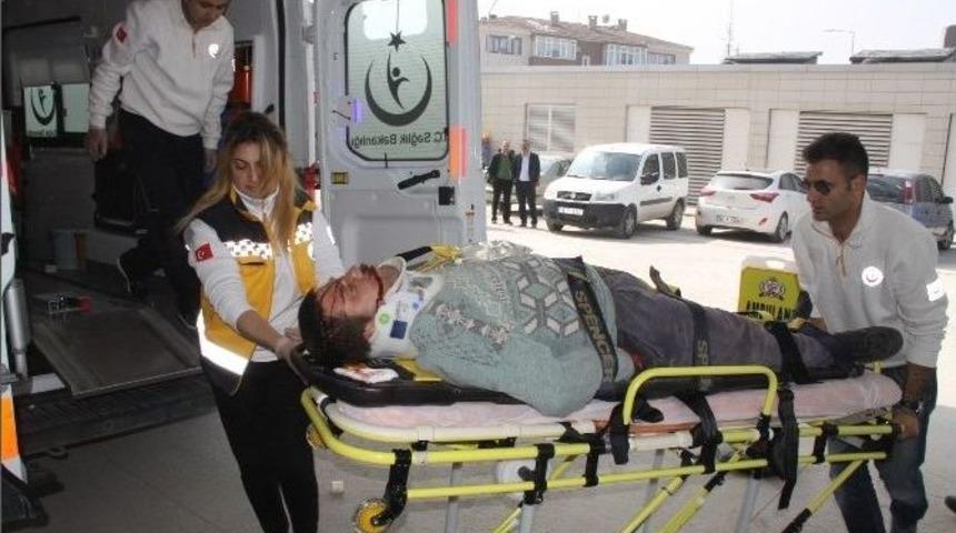 Kafasına Sunta D&uuml;şen İş&ccedil;i Ağır Yaralandı
