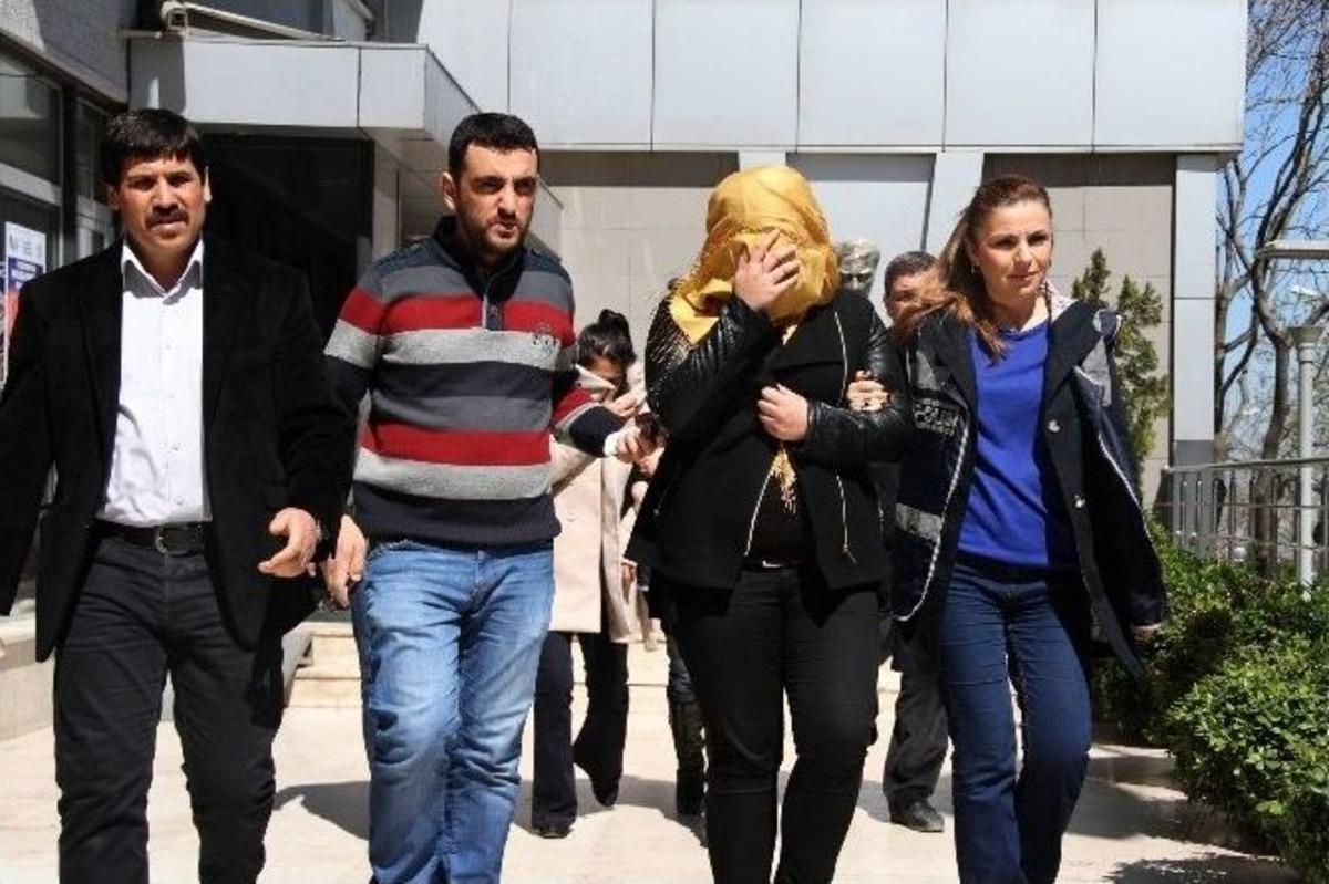 Sahte Kadın Komiseri Sarı T&uuml;rbanı Ele Verdi