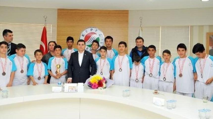 Kepez, Beş Bin &Ccedil;ocuğa Spor Yaptırıyor