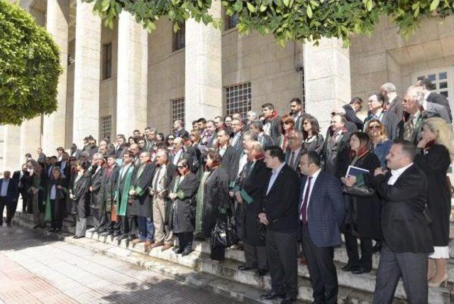 Adana Adliyesi'nde, Savcı Kiraz'ın Şehit Edilmesi Protesto Edildi