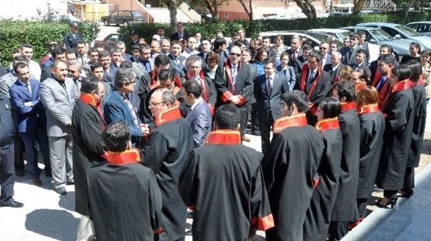 Şehit Savcı İ&ccedil;in Saygı Duruşu