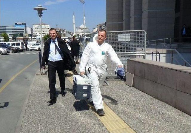 Adliyedeki Operasyonda Elde Edilen Deliller &Ouml;zel &Ccedil;antalarla Taşındı 2