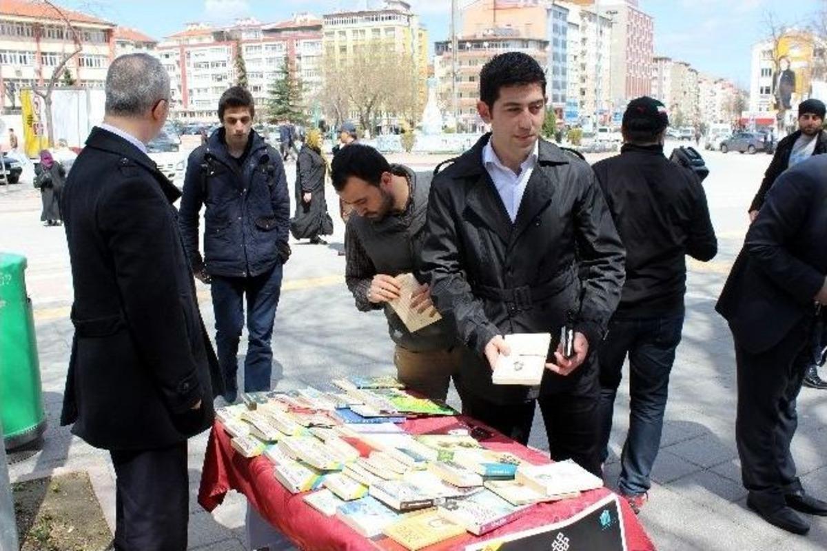 K&uuml;t&uuml;phane Haftası&rsquo;nı Kitap Okuyarak Kutladılar