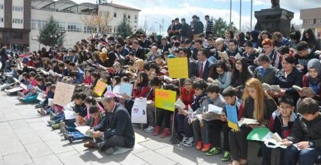 Kırıkkale Valisi Kolat, Öğrencilerle Birlikte Kitap Okudu