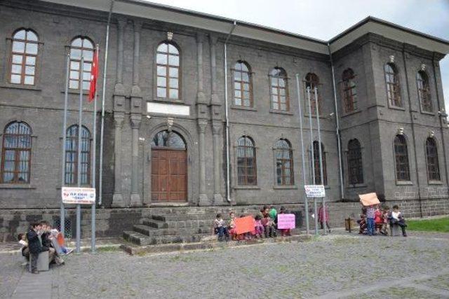 Diyarbakır da Tarihi İçkale de Kitap Okuma Etkinliği 1