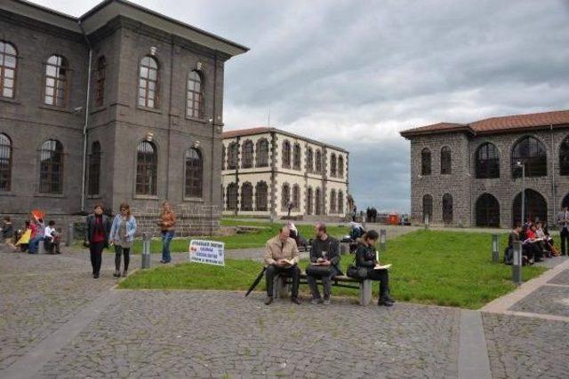 Diyarbakır da Tarihi İçkale de Kitap Okuma Etkinliği 2