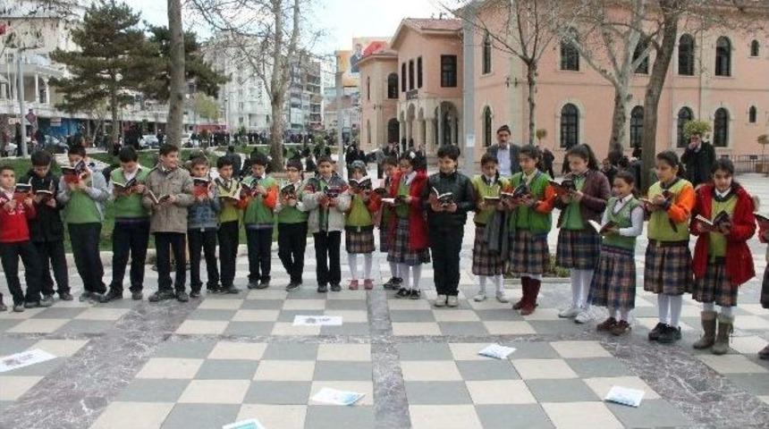 Elazığ&rsquo;da Sessiz Kitap Okuma Etkinliği