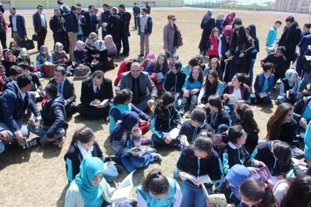 Van&rsquo;da &lsquo;okumak İ&ccedil;in Oturma Eylemi&rsquo; Yapıldı