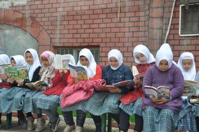 Adıyaman’Da Kitap Okuma Şenliği