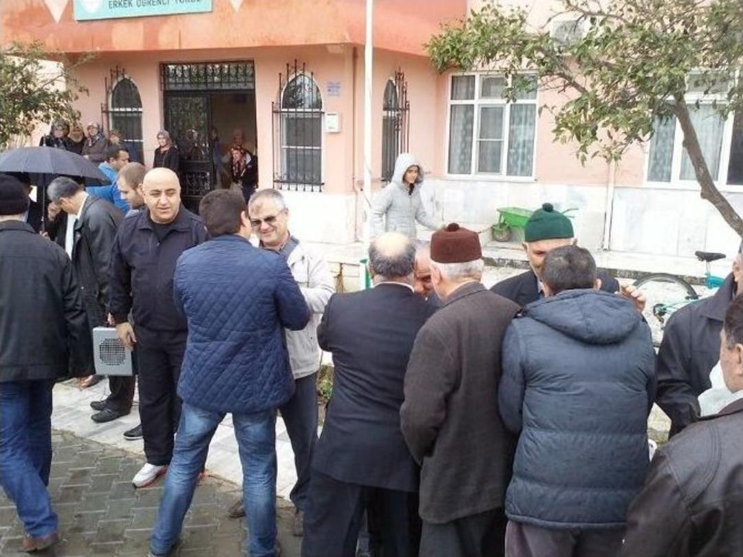 Edremit&rsquo;ten Umre&rsquo;ye Dualarla Yolcu Edildiler