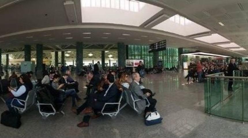 U&ccedil;ak Arıza Yapınca Onlarca Yolcu Mağdur Oldu