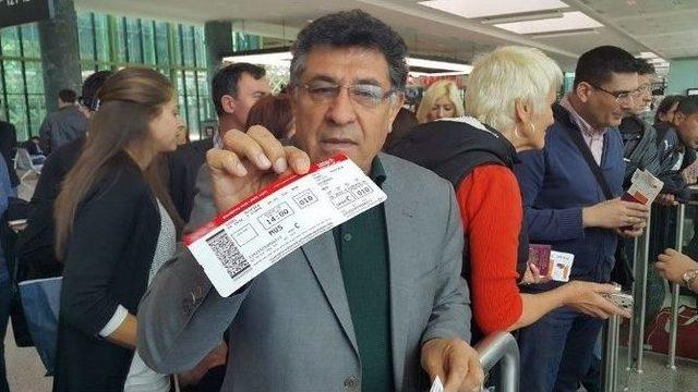 Uçak Arıza Yapınca Onlarca Yolcu Mağdur Oldu 1