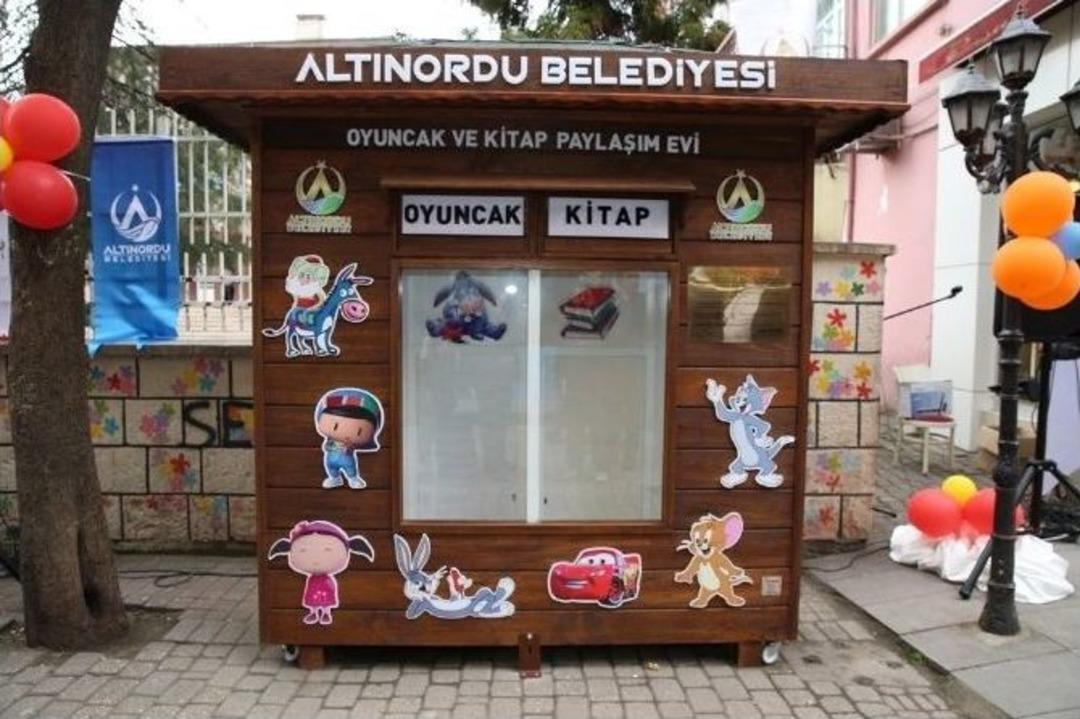 Kitap Ve Oyuncak Kumbarası Hizmete Girdi