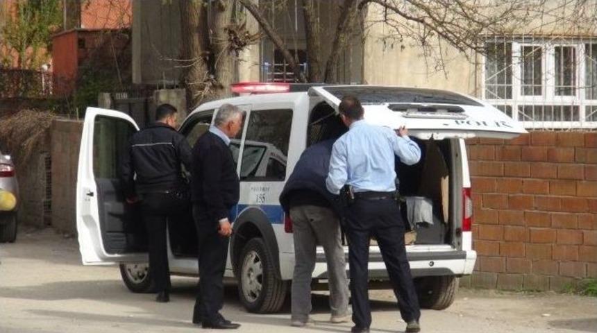 Akli Dengesi Bozuk Gen&ccedil; Ka&ccedil;tı Polis Kovaladı