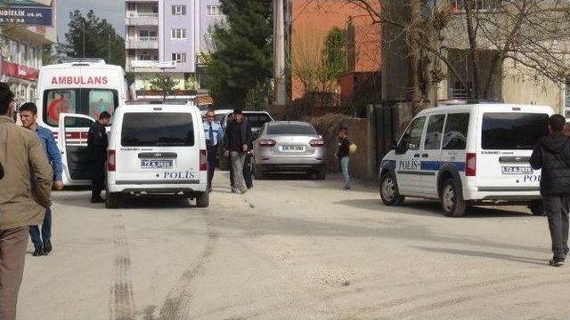 Akli Dengesi Bozuk Genç Kaçtı Polis Kovaladı