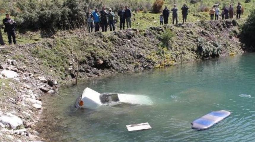 &Ccedil;alıntı Ihbarıyla Aranan Otomobil G&ouml;lette Bulundu