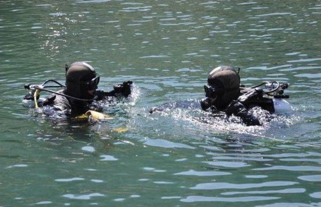 Çalıntı Ihbarıyla Aranan Otomobil Gölette Bulundu 2