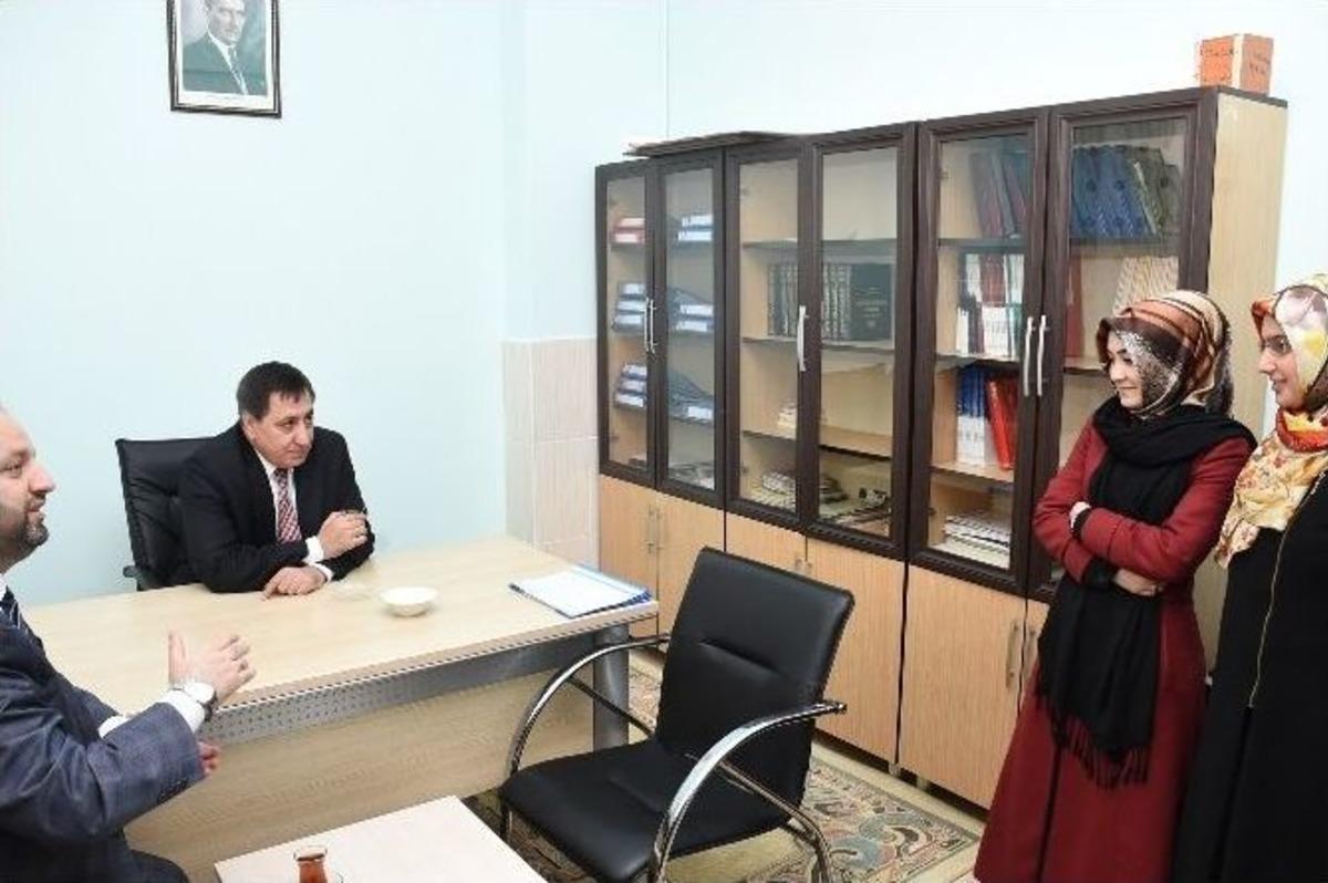 Vali K&uuml;&ccedil;&uuml;k S&uuml;leymaniye&rsquo;de Vatandaşlarla Bir Araya Geldi