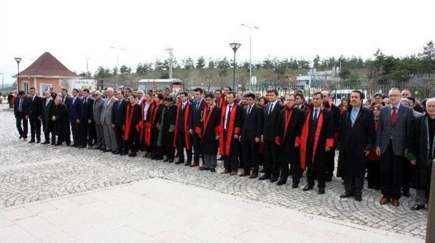 Kastamonu Adliyesi &Ouml;n&uuml;ne Siyah &Ccedil;elenk Bırakıldı