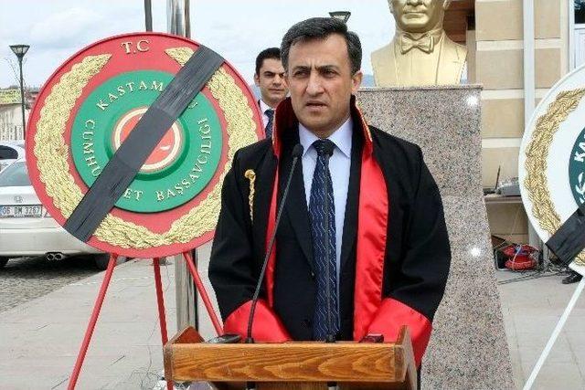 Kastamonu Adliyesi Önüne Siyah Çelenk Bırakıldı