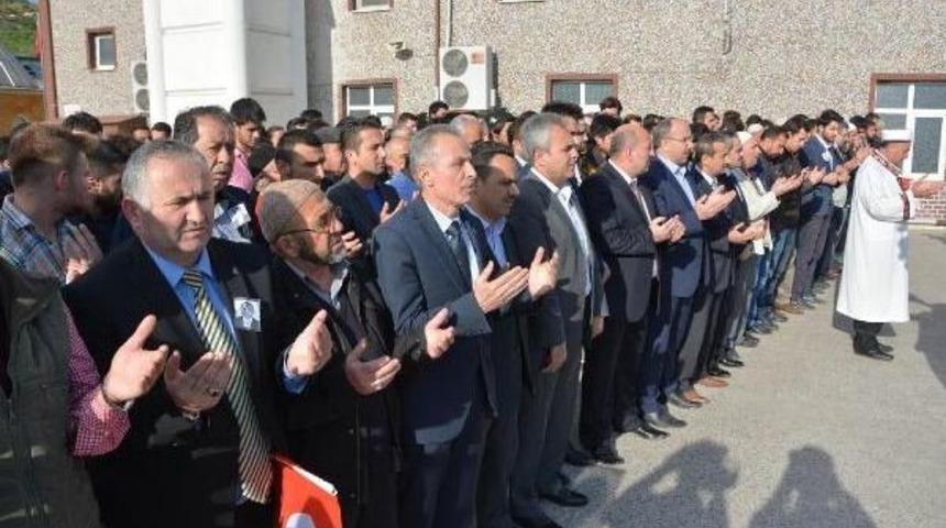Karab&uuml;k'te, Şehit Savcı I&ccedil;in Gıyabi Cenaze Namazı