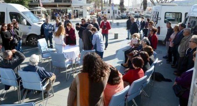 Eylemle Başlayan Aşk Yine Aynı Meydanda Nikah Masasına Taşındı